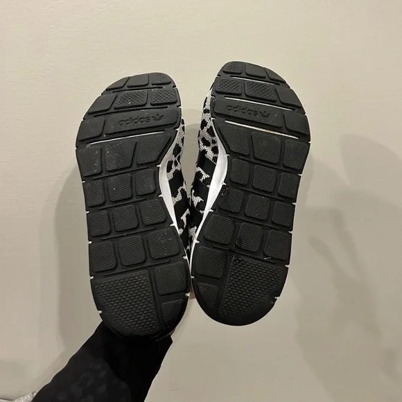 Adidas Swift Run 1.0 Low Top Leopard Sneakers 6.5 Women’s - Picture 8 of 9